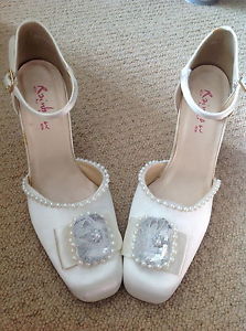 Here you have a pair of Ivory Stylish Wedding Ankle Strap Shoes.